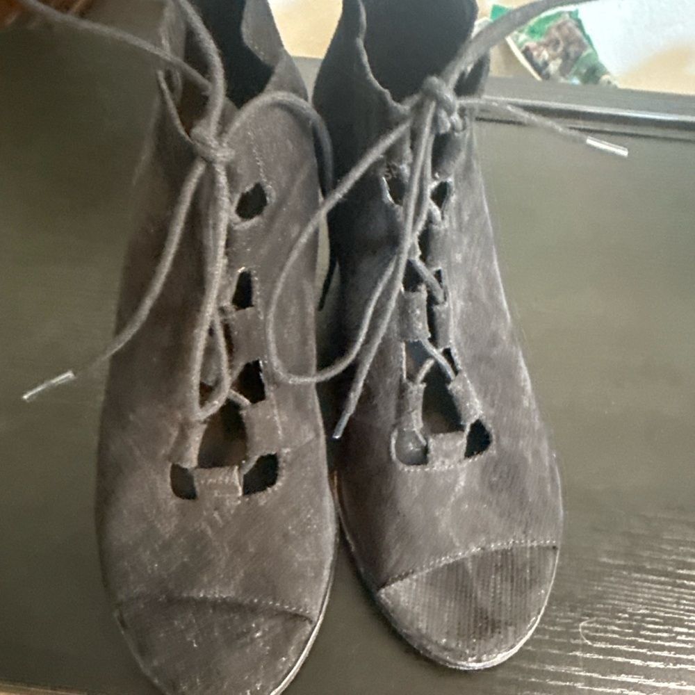 Eileen Fisher Sleek Black Leather Lace-Up Peep Toe Booties – Size 8